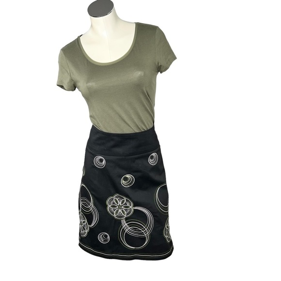 HEART SOUL Floral Embroidered Spiral Skirt Juniors Size 9 - Picture 12 of 12